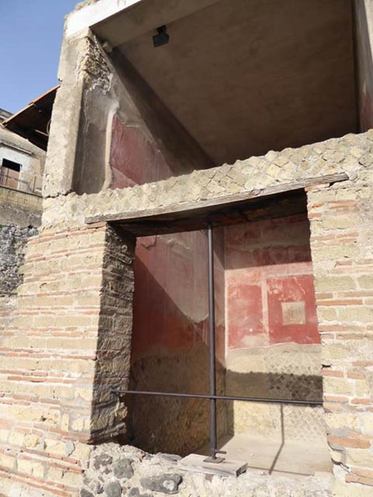 II.2 Herculaneum, October 2014.
Looking towards west side of room on north side of peristyle. Photo courtesy of Michael Binns.